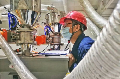 甘肅首條熔噴布生產線產品順利下線，經緯編布制造迎來新篇章